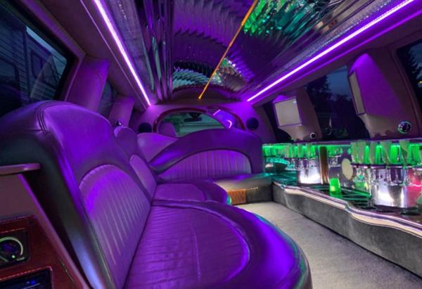 Why A Universal Limousine is the Best Choice?